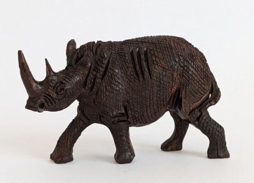 Nashorn aus Jacarandaholz geschnitzt Nr. 4042