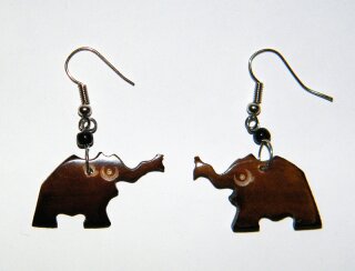 Elefant braun:   Länge 4 cm, Länge Figur 1,8 cm, Breite 3 cm (ausverkauft)